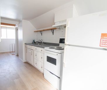 23 Beachaven Dr, St. Catharines - Bachelor Unit next to Sunset Beach - Photo 2