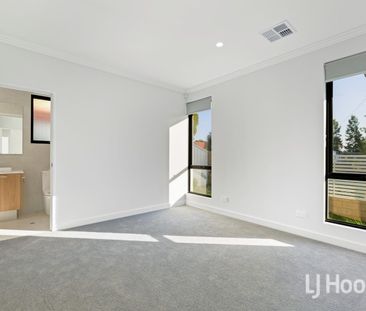 Luxury 4-Bedroom Home with Open-Plan Living - Photo 4