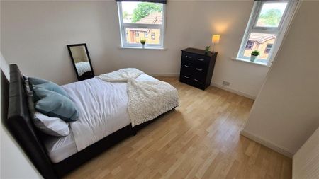 2 bedroom flat to rent - Photo 4
