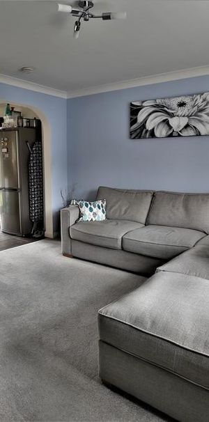 3 bedroom semi-detached house to rent - Photo 1