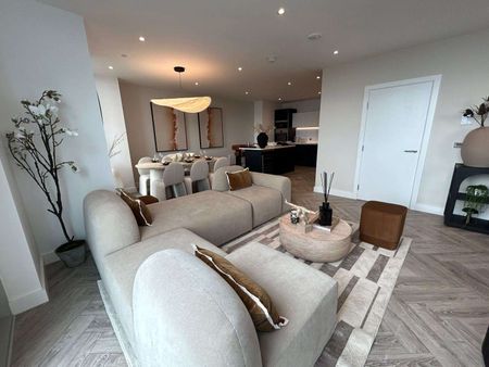 Stunning Fully Furnished Three Double Bedroom Penthouse Apartment with Amazing facilities in the Exclusive Cortland Development, Colliers Yard. - Photo 3