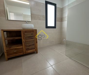 Location Maison 4 pièces 94m² ST BENOIT 97470 - Photo 2