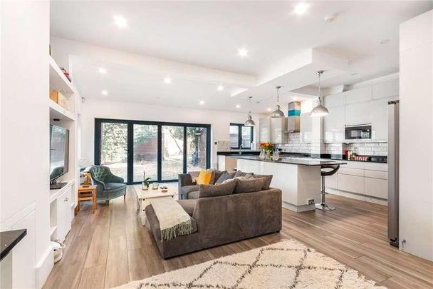 Nimrod Road, London, SW16 - Photo 1