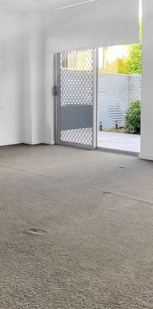 Modern one bedroom unit - 20% below market rent - Photo 1