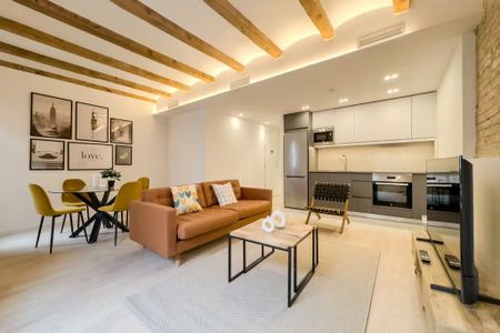 Carrer de Tapioles, Barcelona, Catalonia 08004 - Photo 3