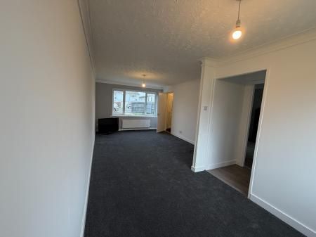 3 bedroom Terraced House To Let - Photo 2