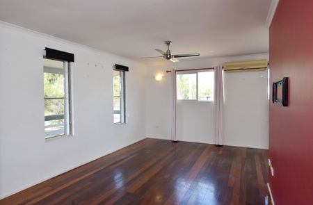 CLASSIC HIGH SET IN CLINTON PARK - Photo 2