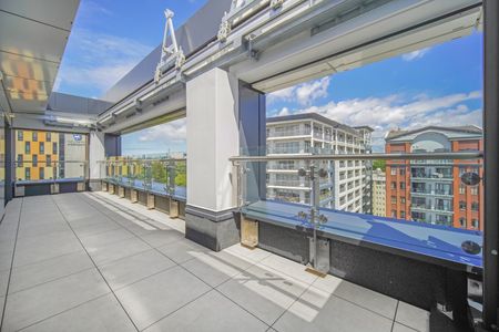 Furnished Three Bedroom Penthouse Apartment - Photo 4