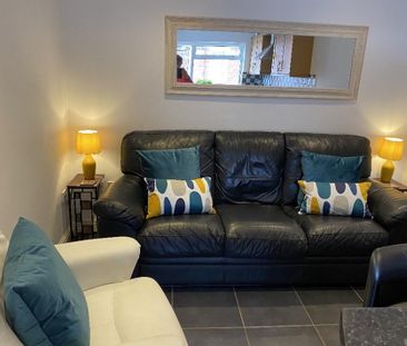 4 bedroom terraced house to rent - Photo 4