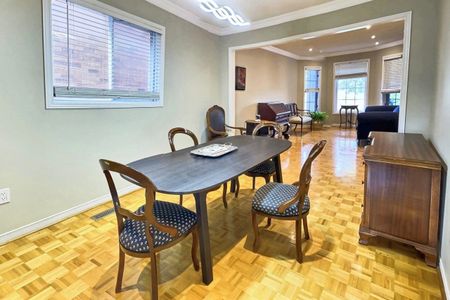 For Lease - 920 College Manor Drive, Newmarket, Ontario - Photo 3