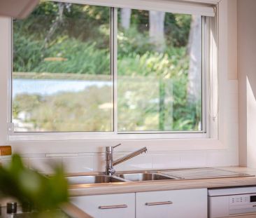 Captivating Waterfront Cottage with breathtaking views of Hardys Ba... - Photo 1