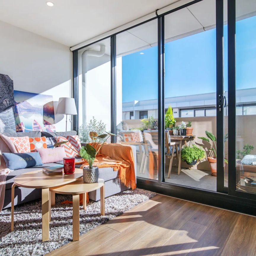 Modern One Bedroom Apartment! - Photo 1