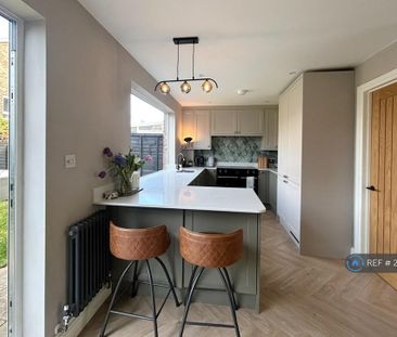 4 bedroom semi-detached house to rent - Photo 2