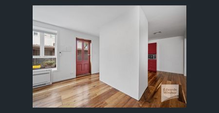 Stylish Inner City Townhouse - Photo 3