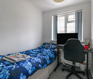 3 bedroom semi-detached house to rent - Photo 5