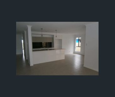 FAMILY LIVING DESIGNED FOR COMFORT & ENTERTAINING - Photo 5