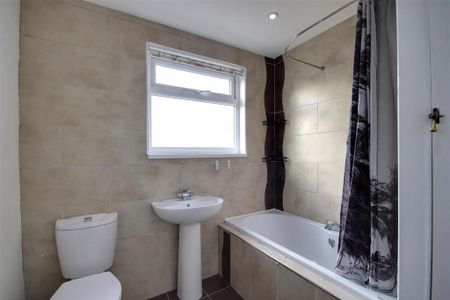 3 bedroom terraced house to rent - Photo 2