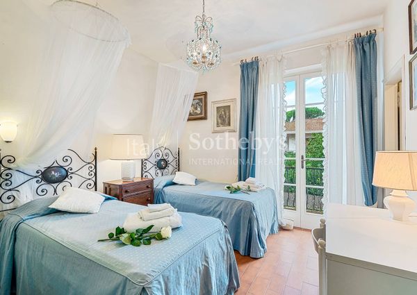 Elegant villa with garden steps away from the sea
