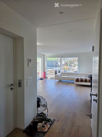 Stunning 3.5-Room Attic Apartment with Panoramic Views in Küssnacht am Rigi - Photo 3