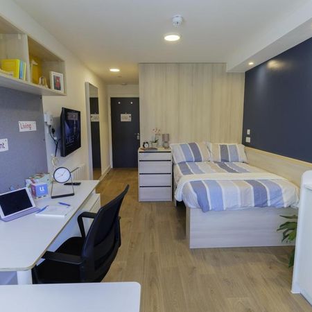 1 bedroom private hall to rent - Photo 3