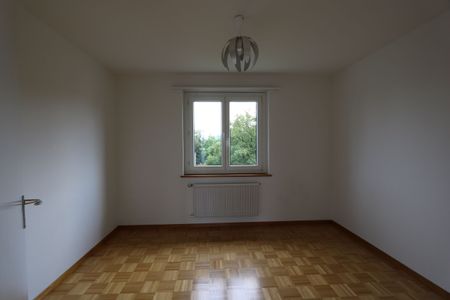Living in an optimal location! - Photo 3
