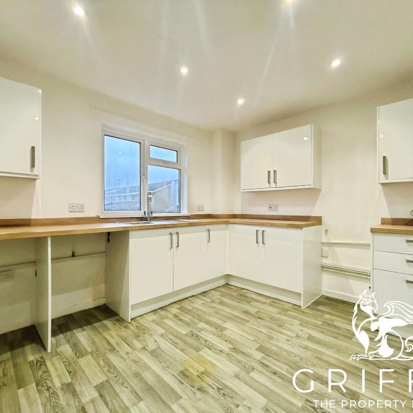 Markhams Chase, Basildon, SS15 - Photo 1