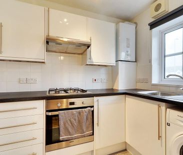 2 bedroom semi-detached house to rent - Photo 5