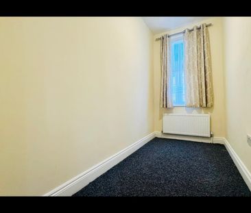 2 Bed Terraced House, Dersingham Avenue, E12 - Photo 5