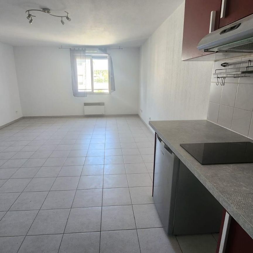 Location Appartement 2 pièces 48m² MARSEILLE 3ème - Photo 1