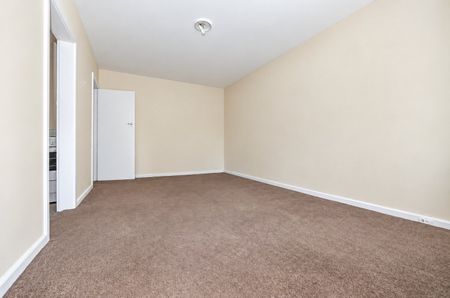 Perfectly Positioned One Bedroom Richmond Apartment! - Photo 5