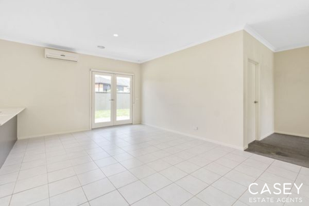 3 Gardens Vista Place, Lynbrook - Photo 3