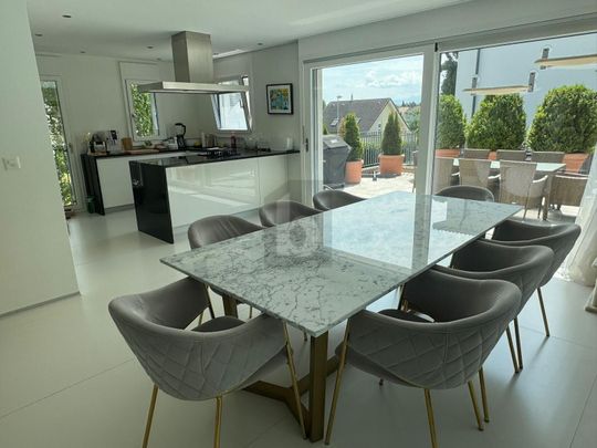 MODERN, GROSSZÜGIG MIT POOL - Foto 1