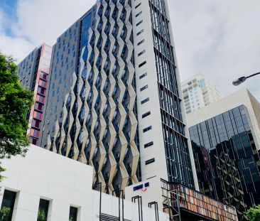 Standard Room in 6-Bed Apartment - Photo 2