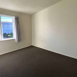 Three bedroom unit - Photo 2