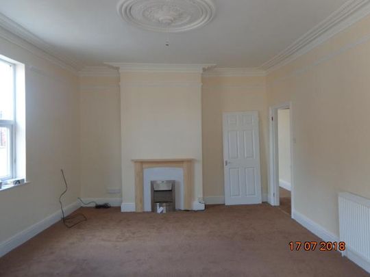 3 bedroom flat to rent - Photo 1