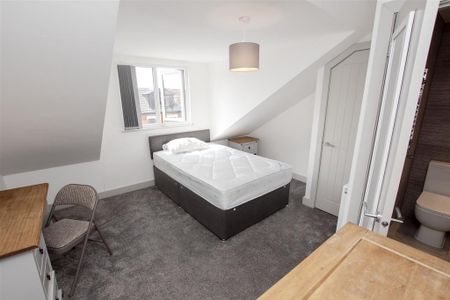 6 bedroom house to rent - Photo 2