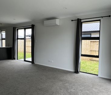 Near New Executive Home - Photo 2