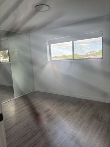 Huge near new porcelain tiled 6 bedroom mansion with pool - Photo 2