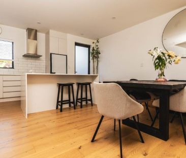 Warm and Inviting St Vincents Ave Beauty - Photo 6