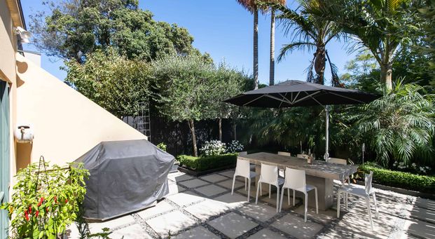 Private, Sun-Filled Townhouse in Prime Remuera / Newmarket Location - Photo 1