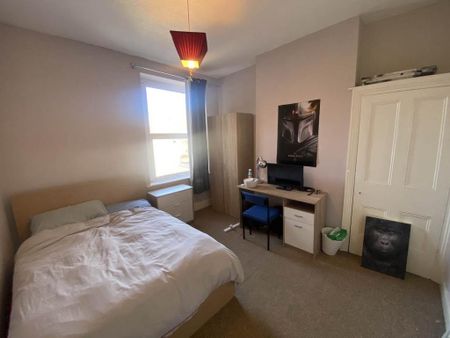 6 bedroom terraced house to rent - Photo 2