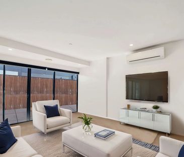 When Location is Priority - Westfield & Station at your Doorstep! - Photo 5