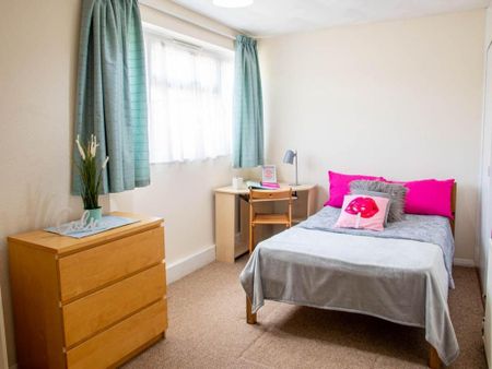 4 bedroom terraced house to rent - Photo 2