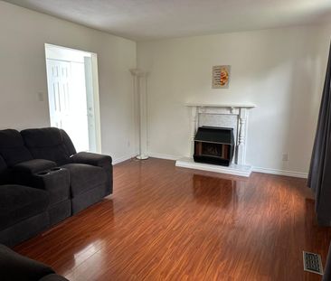 For Lease - 130 Sekura Crescent, Cambridge, Ontario - Photo 2