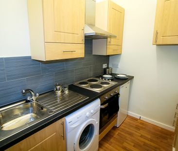 Flat 2, 9 BROOKFIELD ROAD Leeds - LS6 4EJ - Photo 2