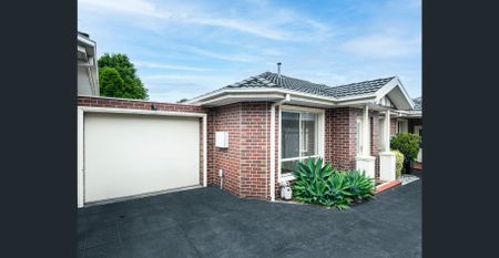 Spacious and modern villa unit in the heart of Oak Park - Photo 4