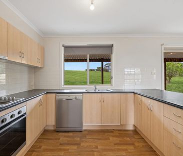 Exceptional property with endless outdoor possibilities in pictures... - Photo 6