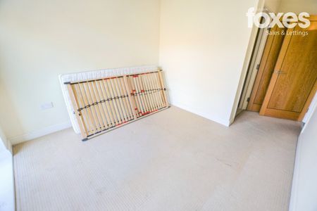 2 bed flat to rent in 6 The Waves, BH5 1AA - Photo 2