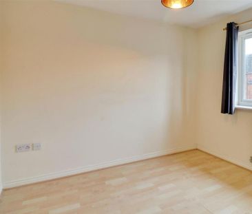 3 bedroom mews to rent - Photo 2