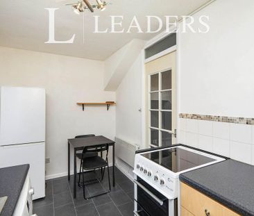 2 bedroom semi-detached house to rent - Photo 2
